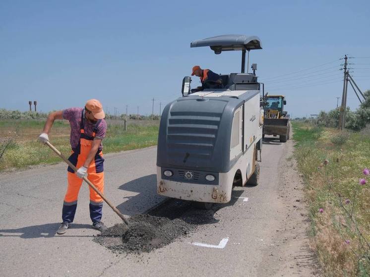 В Приволжском районе Астраханской области ведут ремонт дорог