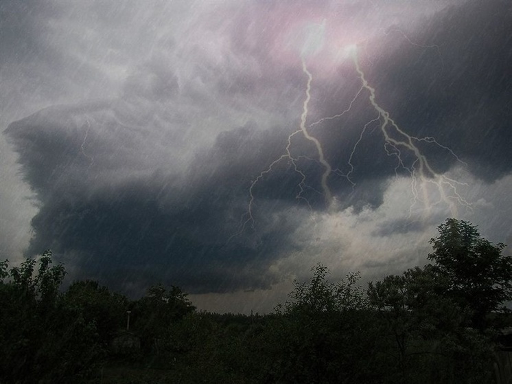 В Калмыкии в понедельник, 29 мая, объявили штормовое предупреждение