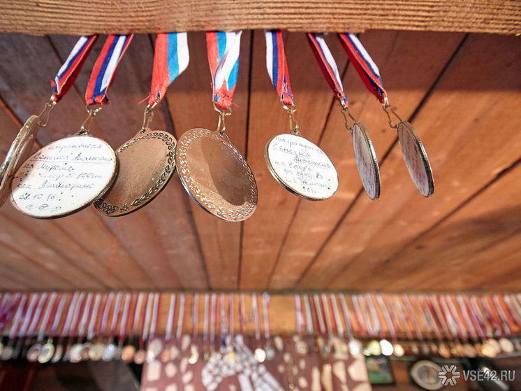 Кузбасские спортсменки завоевали 4 медали международных соревнований по пауэрлифтингу