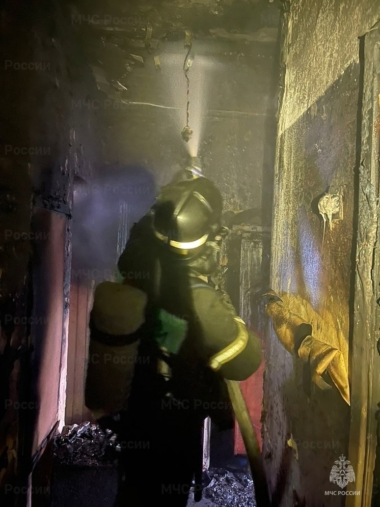 В Орле из горящей квартиры спасли мужчину