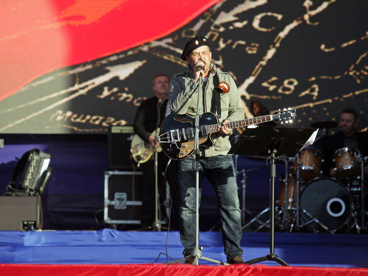 В Мурманске в честь 85-летия региона выступала группа “Любэ”