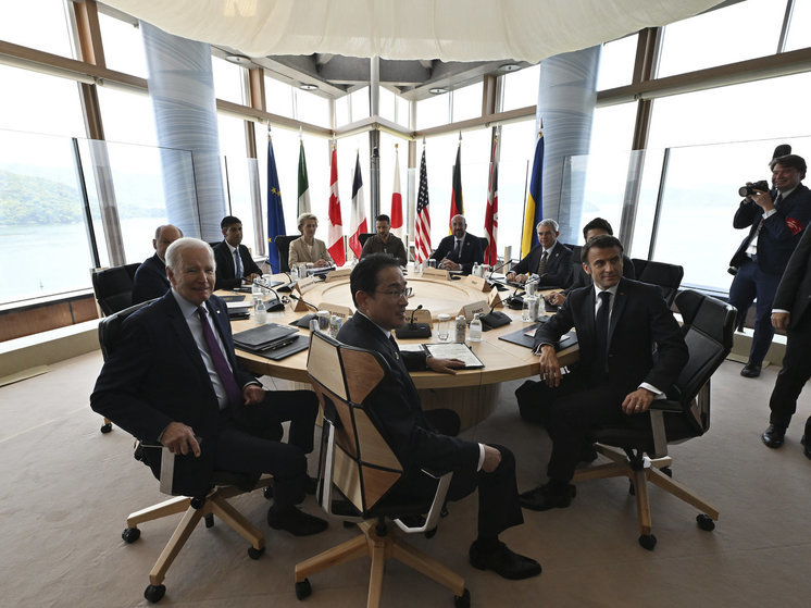 La Repubblica: G-7 готовит "пряник" для Зеленского, чтобы быстрее склонить его к миру