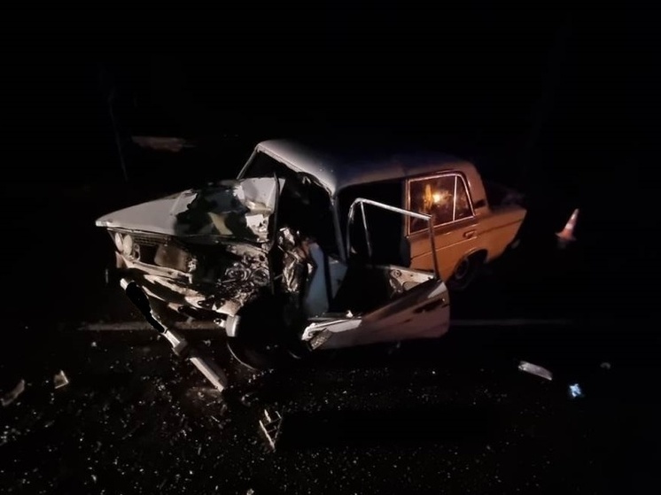 В Усть-Лабинском районе при столкновении ВАЗа с грузовиком пострадал водитель