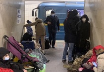 Очевидцы сообщают, что в Киеве прогремели более 10 взрывов, в результате чего жители украинской столицы оказались вынуждены спускаться в метро и подвалы.