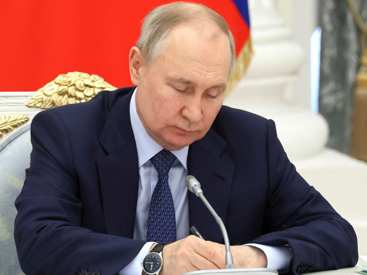 Пресс-секретарь Желдибай: Путин в записке Токаеву ответил на вопрос о железнодорожных тарифах