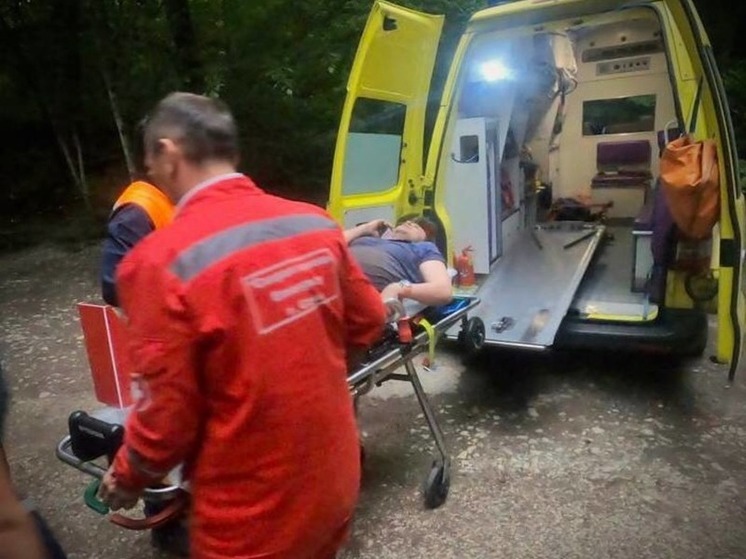 Спасатели в Сочи эвакуировали повредившего ногу мужчину с Орлиных скал