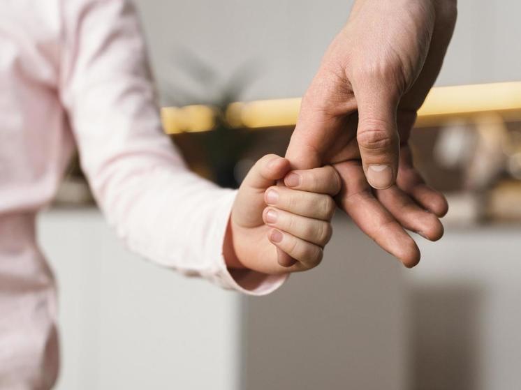 Брянская прокуратура требует признать фиктивными факты установления отцовства