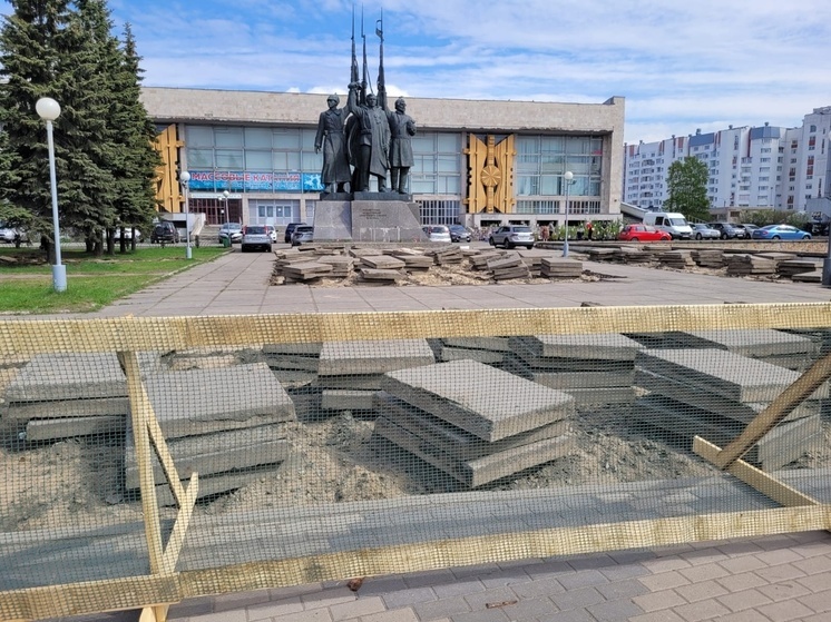 В Архангельске начались работы по благоустройству пространства вокруг Дворца спорта
