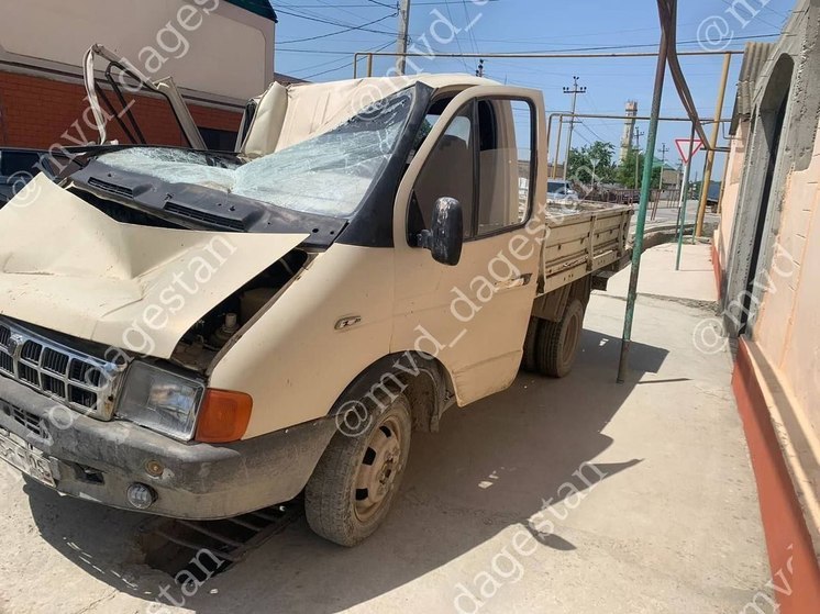 В Дагестане мужчина нарочно сломал чужую машину