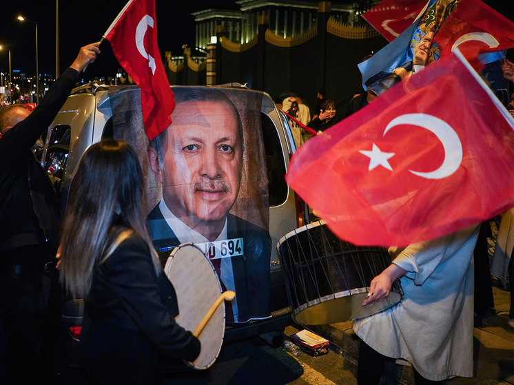 "Как и люди в России, турки готовы испытывать серьезные неудобства ради повышения авторитета страны"
