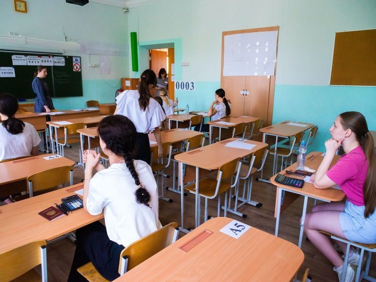 В Челябинске троих выпускников выгнали с ЕГЭ из-за шпаргалок