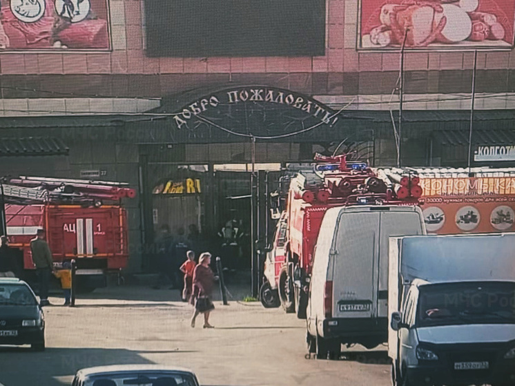 На Центральном рынке Брянска загорелся торговый павильон