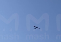 Очевидец снял на видео беспилотник в небе над Московской областью близ Красногорска, передаёт Telegram-канал “Mash”