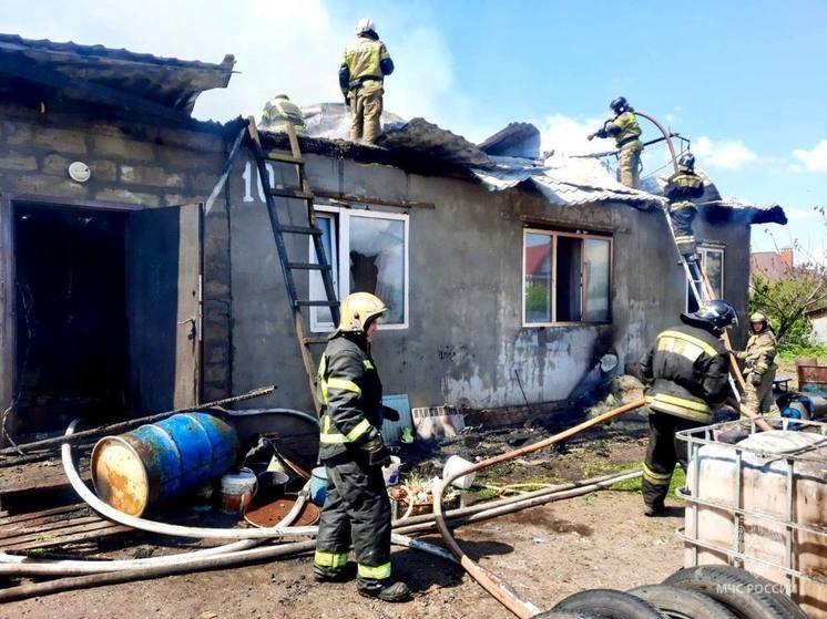 Пенсионер погиб при крупном пожаре барнаульском поселке