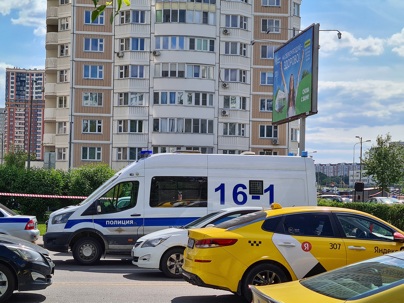 Кадры последствий атаки украинских беспилотников на Москву: залетали в квартиры