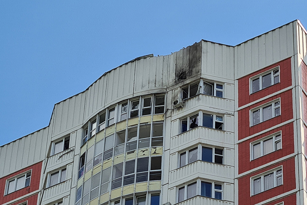 Кадры последствий атаки украинских беспилотников на Москву: залетали в квартиры