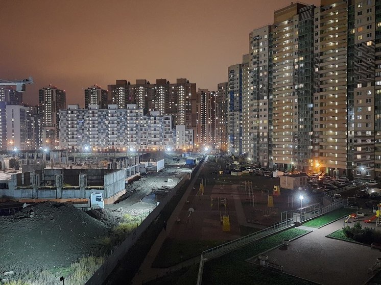 Жители Кудрово пожаловались на фудтрак, который отравляет воздух дымом