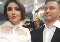 Актриса с мужем отметили годовщину свадьбы


