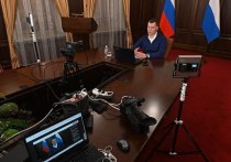 В ходе прямого эфира губернатор Михаил Дегтярев рассказал о том, чем будет заниматься фонд «Защитники Отечества», открытый в Хабаровске