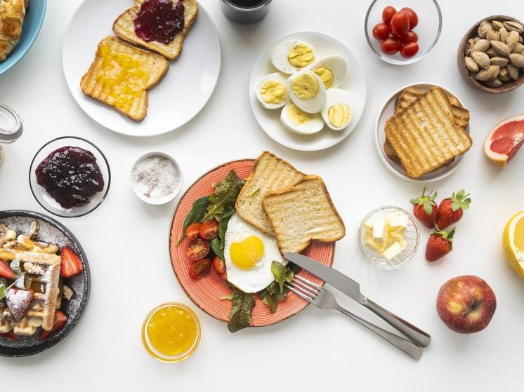 Диетолог объяснила, чем важен завтрак для женщин