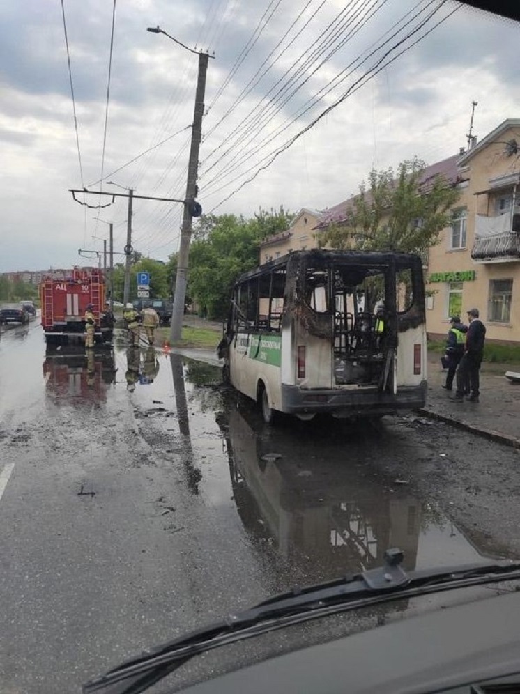 В МЧС Омской области озвучили подробности о пожаре в маршрутке