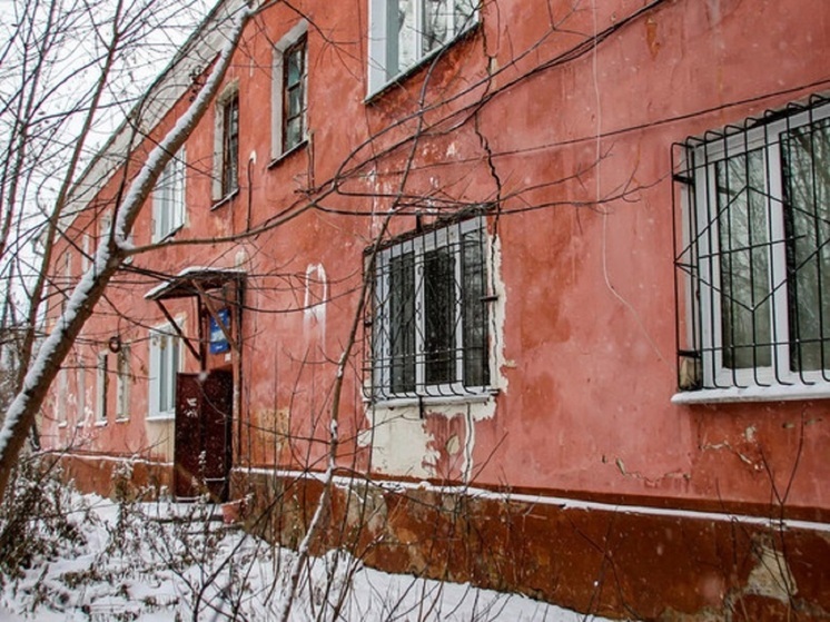 В Барнауле сносят ветхие дома в Железнодорожном районе