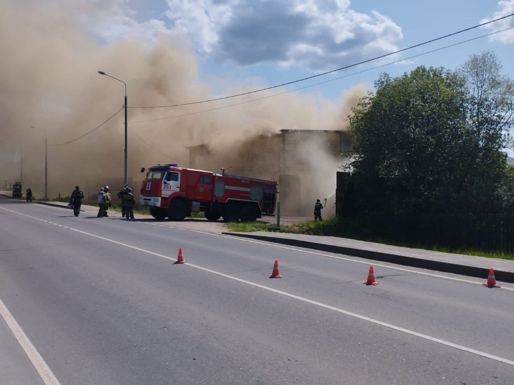 Подмосковных водителей предупредили о перекрытии движения на Рузском шоссе из-за пожара