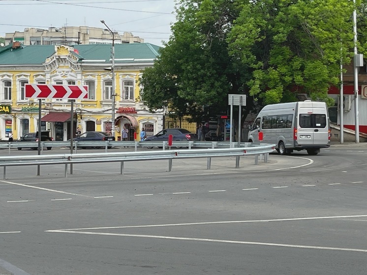В Саратове на улице Радищева появилась кольцевая развязка