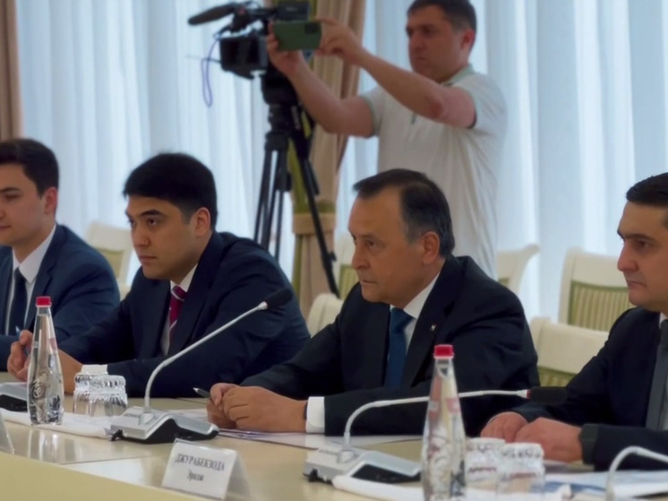 Глава Дагестана проводит встречу с Послом Таджикистана в России
