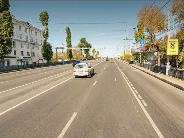 В Воронеже агрессивный автомобилист вонзил нож в машину глухонемого водителя