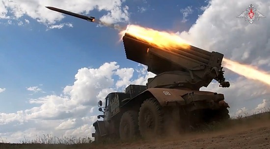 Видео боевой работы РСЗО "Град": уничтожена живая сила и техника ВСУ