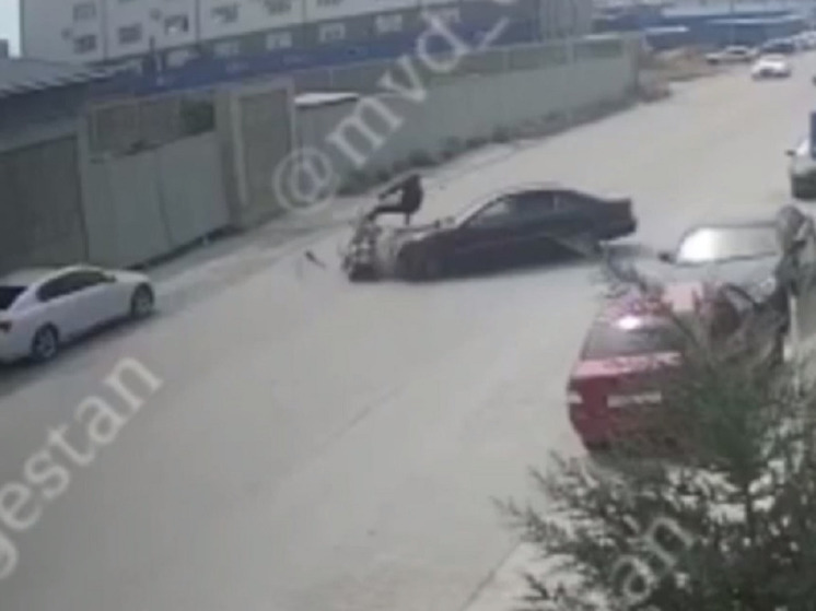 В Дагестане водитель машины столкнулся с мотоциклом