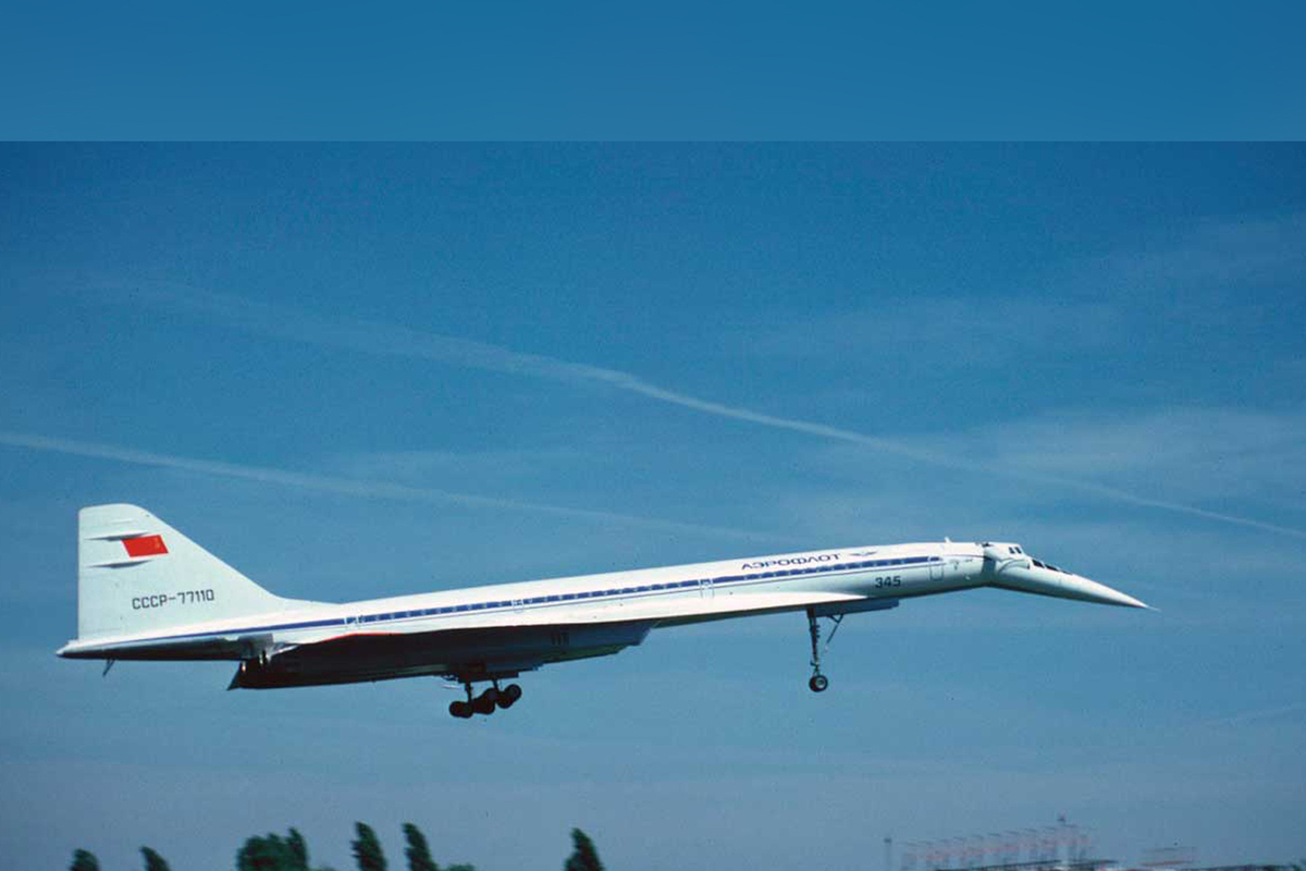 Первый полет пассажирского самолета. Ту-144 СССР-77110. Ту-144 пассажирский самолёт. Сверхзвуковой пассажирский самолет ту-144. Сверхзвуковой пассажирский самолёт ту-144 СССР.