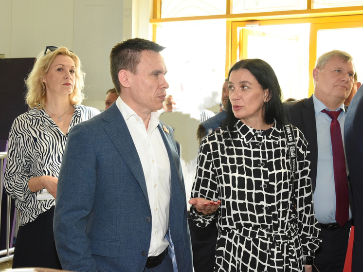 Татьяна Гриневич и депутаты Законодательного Собрания провели выездное мероприятие комитета по бюджету и налогам