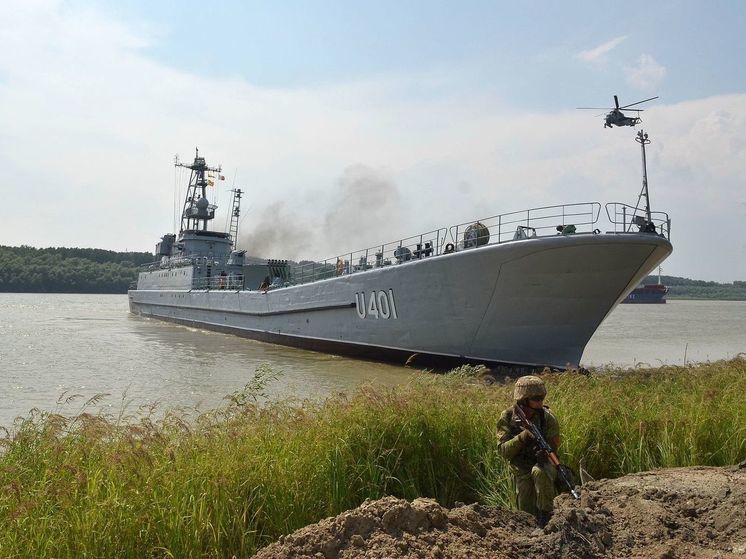 Военкор: в Одессе уничтожен украинский десантный корабль