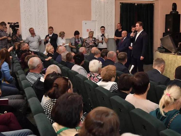 Глава Омской области встретился с жителями Азовского района