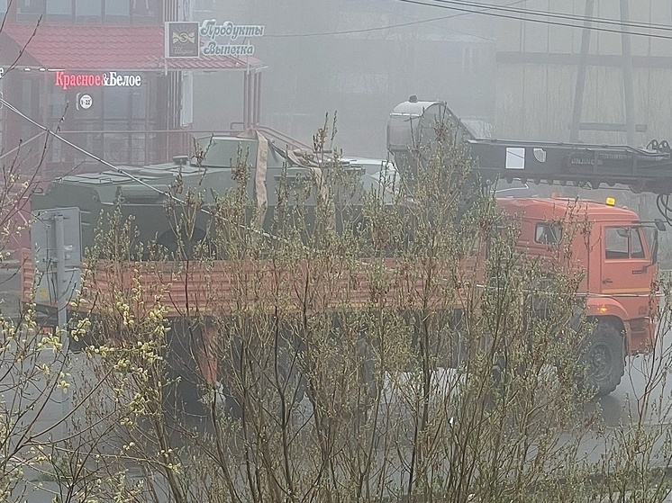 В Лабытнанги перевозка бронетранспортера по улице напугала очевидцев