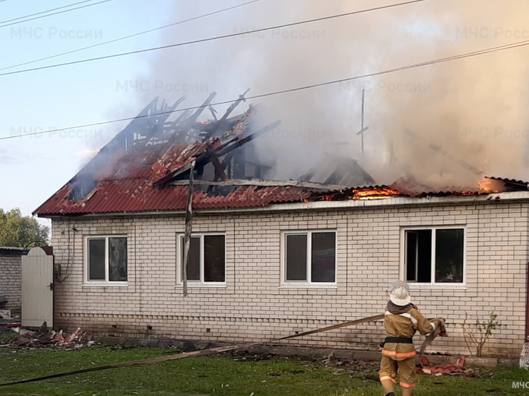 Жилой дом сгорел в брянском поселке Бережок Карачевского района