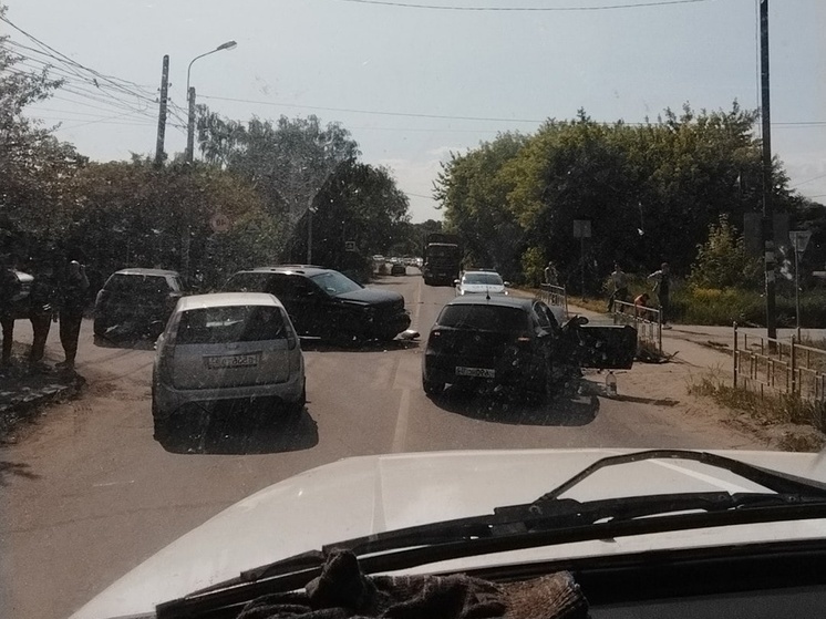 В Дядькове под Рязанью столкнулись два легковых автомобиля
