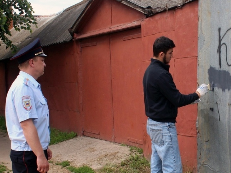В Орле проходит акция «Закрась рекламу смерти»