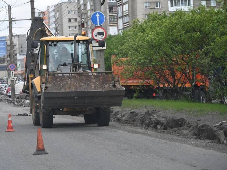 В Мурманске на Кольском проспекте идет ремонт дорог