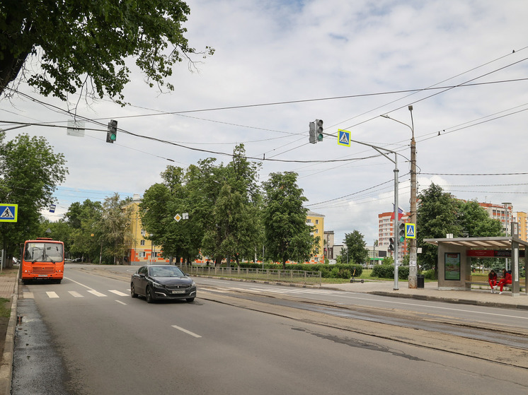 Светофор установили на нерегулируемом пешеходном переходе около парка 1 мая в Нижнем Новгороде