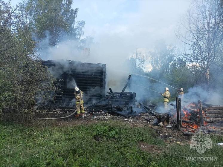 Неравнодушные граждане спасли мужчину из горящего дома в Кабоже