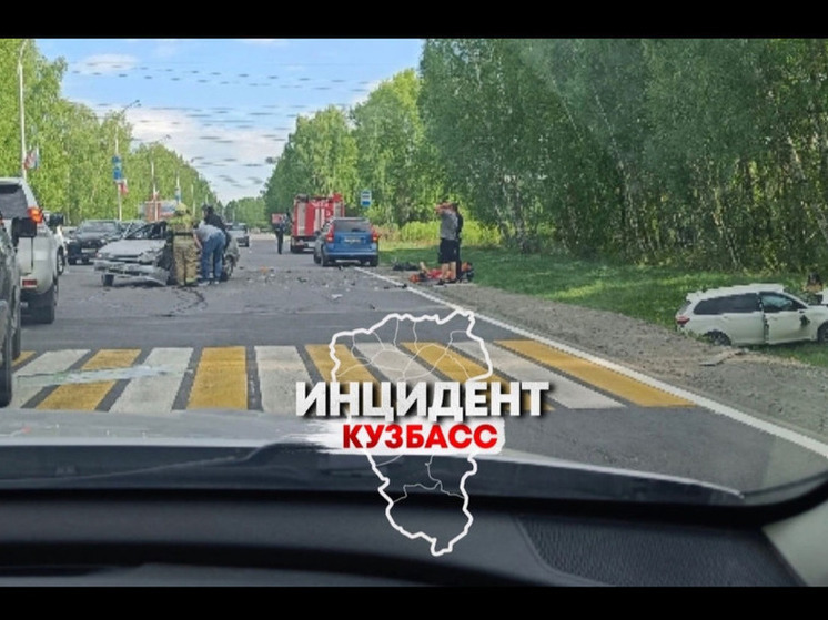 Две машины столкнулись в Заводском районе Кемерова
