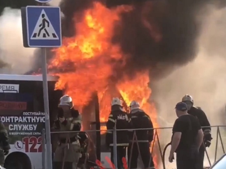 В Омске 31 мая сгорела еще одна маршрутка  [ВИДЕО]