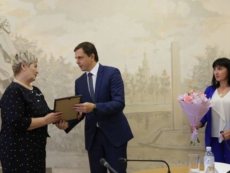 Орловские работники колл-центра получили награды от губернатора за вклад в работу по частичной мобилизации