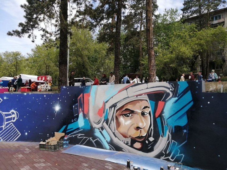 Портрет космонавта Гагарина нарисовали в парке Читы на День защиты детей