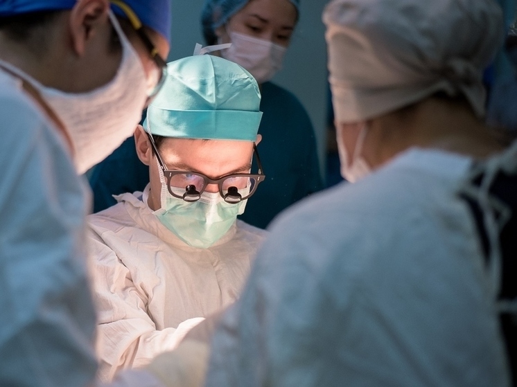 Томские хирурги впервые в России вживили пациенту «металлотрикотаж»