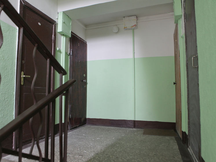 Более 80 жителей Новгородской области переедут из аварийного жилья до конца сентября