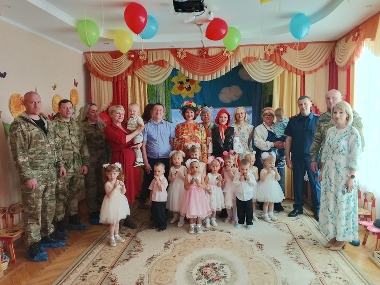 Орловские следователи поздравили с праздником воспитанников Дома ребёнка